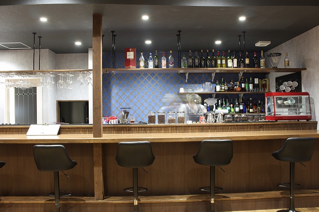 バーカウンター 犬 大分県宇佐市 CafeBar Tiara カフェバルティアラ
